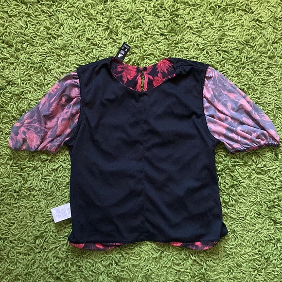 Red Blouse *NEW NEVER WORN* - Picture 8 of 9